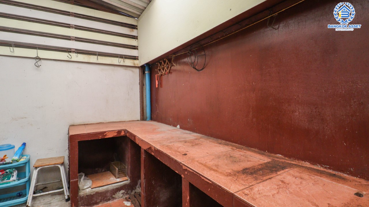 *****ทาวน์เฮ้าส์มือสองย่านวัชรพล! ม.เดอะคอนเน็ค20 วัชรพล-เพิ่มสิน ฟังก์ชันพร้อม 3 ห้องนอน 2 ห้องน้ำ จอดรถได้ 1 คัน เนื้อที่กว้าง 21 ตร.ว. บ้านสวยพร้อมเข้าอยู่ บนทำเลเชื่อมต่อถนนเพิ่มสิน ถนนสุขภิบาล5 ถนนสายไหม เข้าเมืองให้เป็นเรื่องง่ายดาย ใกล้ถนนสุขภิบาล5 และใกล้ทางด่วน ฉลองรัช